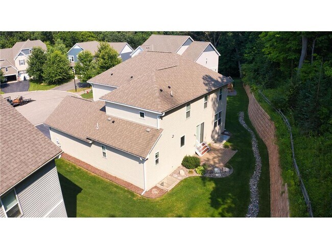 Building Photo - 5585 Orchard Cove