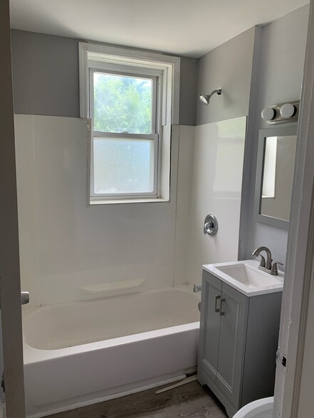 2nd Bathroom - 1721 W 65th St
