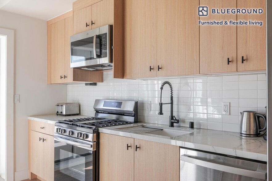 Building Photo - 611 N Virgil Ave