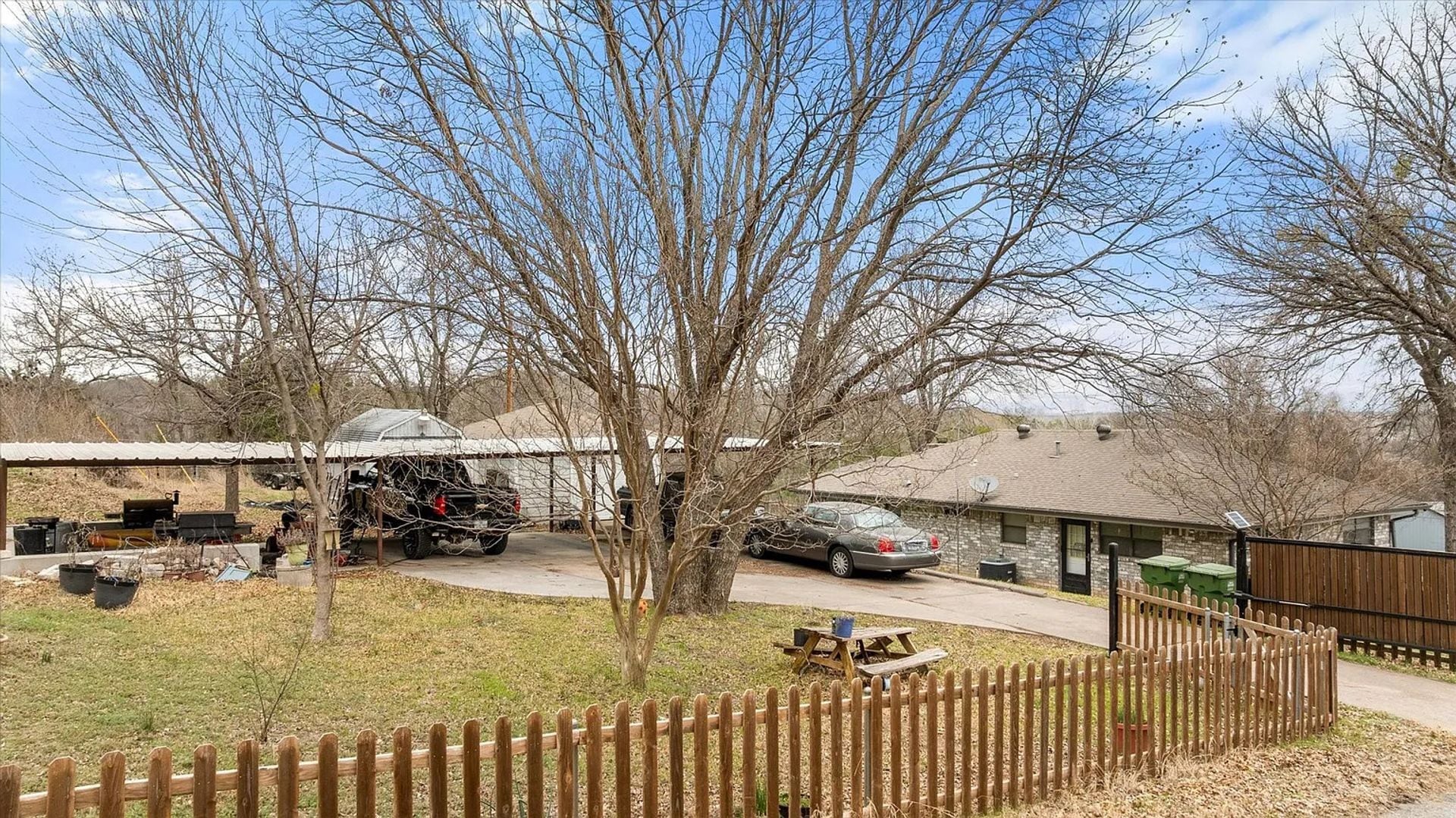 Building Photo - 2708 Cedarhill St