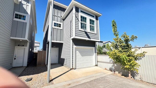Building Photo - 4922 Dalhart Dr