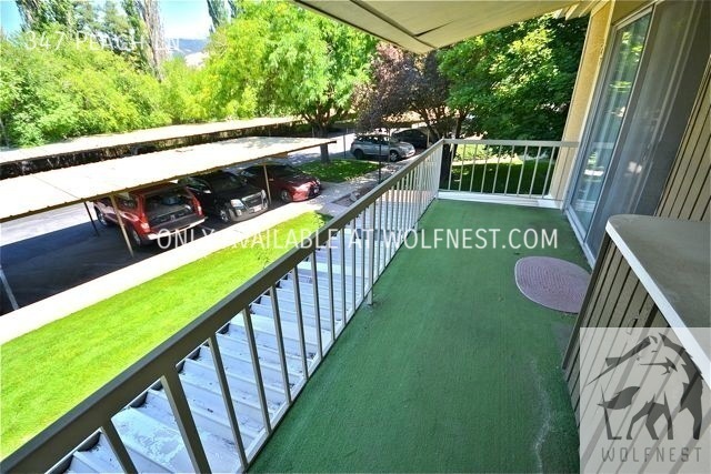 Building Photo - Beautiful 2 Bed Bountiful Condo! No Deposi...