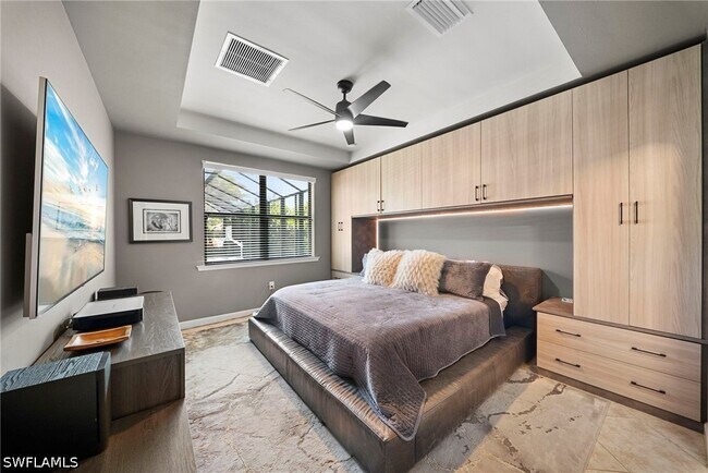 Building Photo - 7052 Live Oak Dr