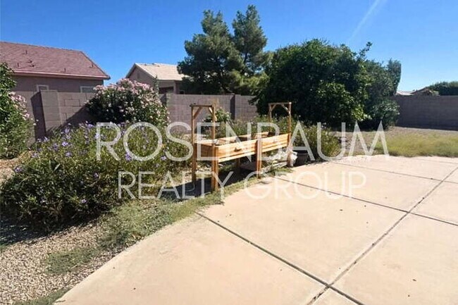 Building Photo - Stunning 2-beds, 2-baths home located in t...