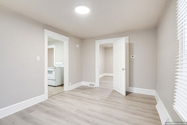 Building Photo - 712 W Lorain St