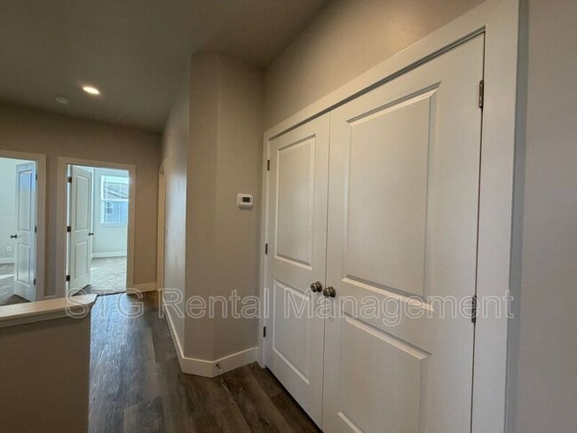 Building Photo - 1010 S 4380 W