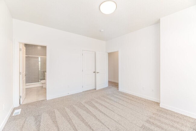 Building Photo - Gorgeous Brand New Townhome!