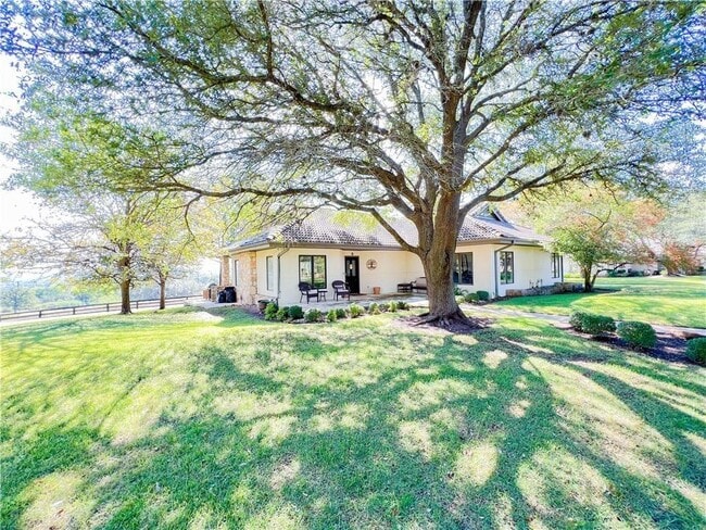 Building Photo - 1707 Clubhouse Hill Dr