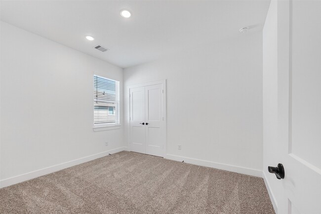 Building Photo - 24011 Breezy Bank Trl