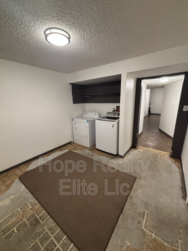 Building Photo - 2079 Sussex Ln