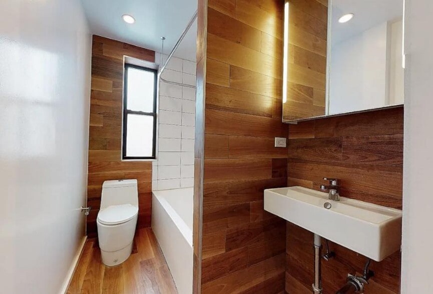 Building Photo - Seaman Ave