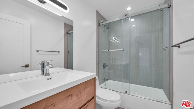 Building Photo - 305 San Vicente Blvd
