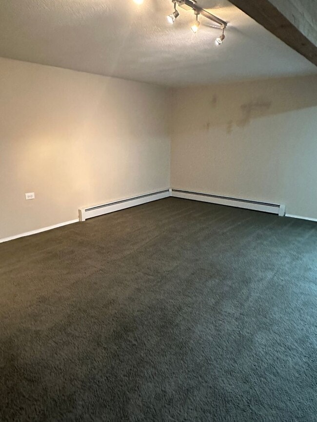 Building Photo - 4943-4945 Vance DR - SL