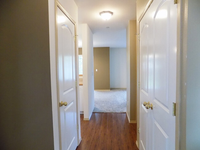 Building Photo - Roomy 2 Bedroom Condo With Washer & Dryer! ***Single Occupancy Only***