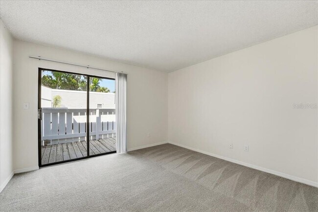 Building Photo - 1428 Oak Pl