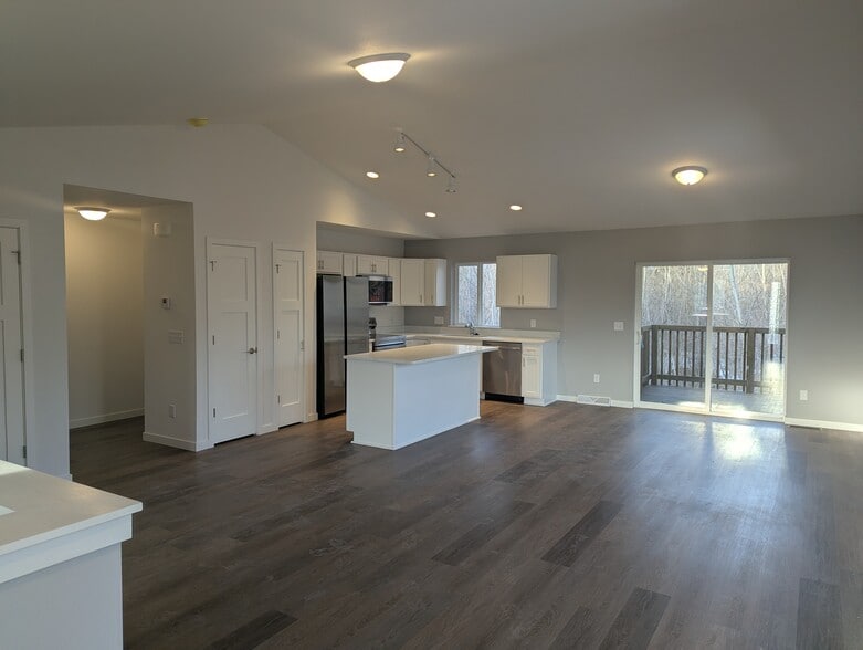 Building Photo - 132 Chalet Dr