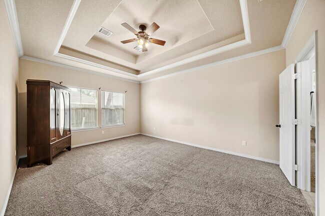 Building Photo - 18319 Hillingdon Ln