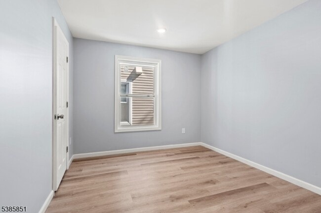 Building Photo - 142 N 15th St