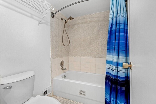 Building Photo - 1021 Flame Vine Ave