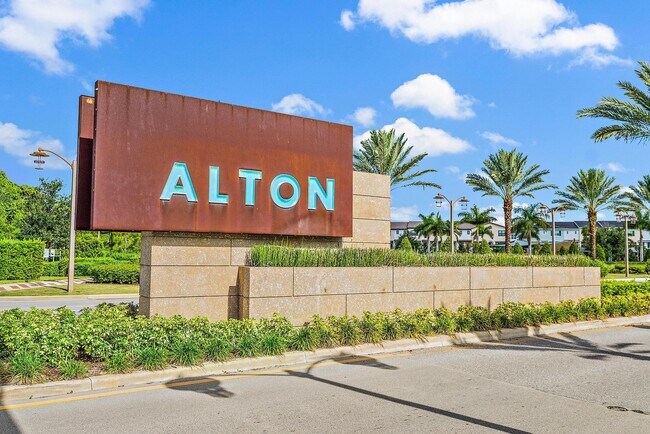 Building Photo - 12514 Gross Pointe Dr