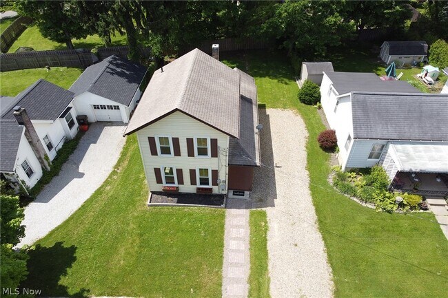 Building Photo - 8210 Maple Ave