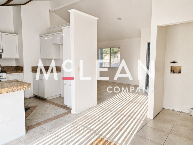 Building Photo - 3270 N Sandspring Dr