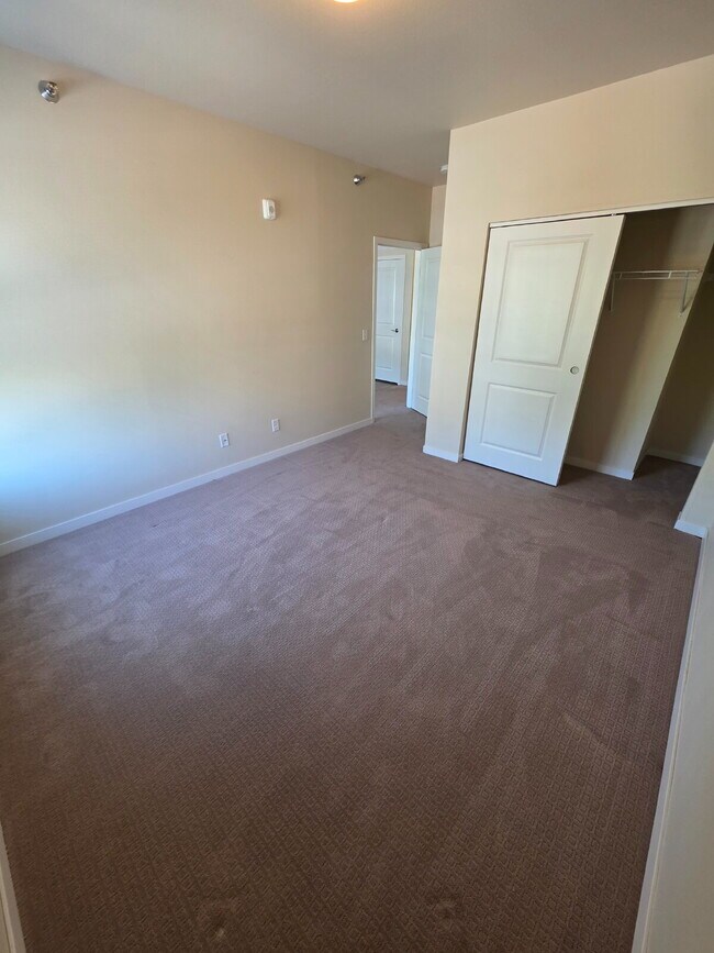 Building Photo - 2 Bedroom | 1 Bathroom 2nd Floor Apartment...