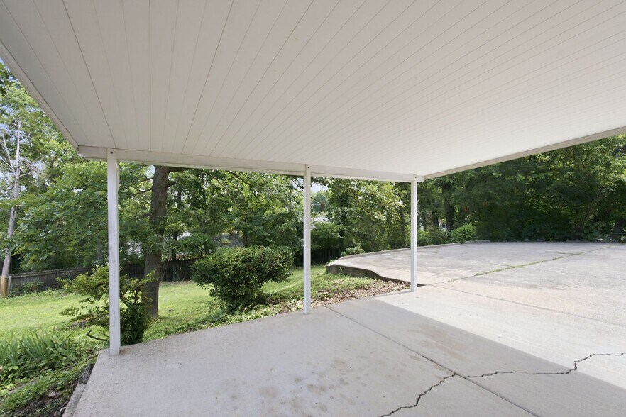 Building Photo - 2614 Edge O Lake Dr