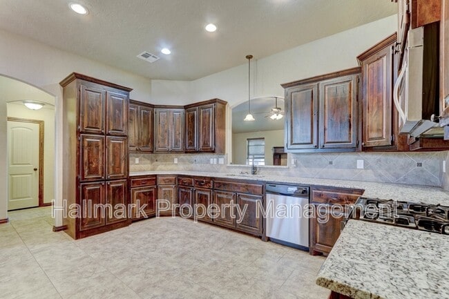 Building Photo - 920 SW 13th St