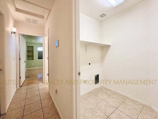 Building Photo - 7159 E Cherrywood St