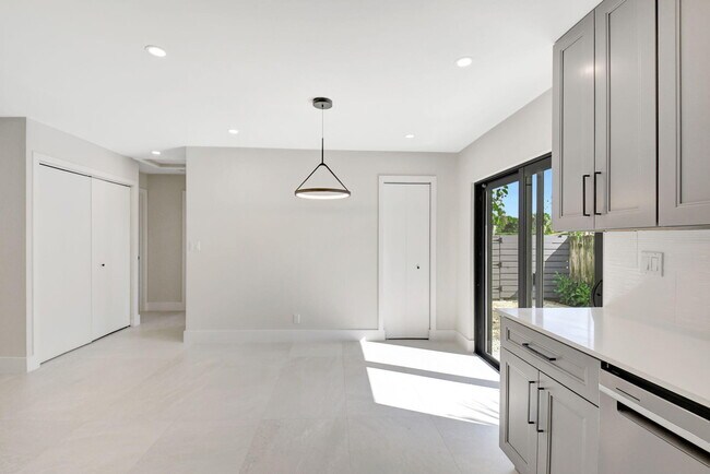 Building Photo - 2894 Florida Blvd