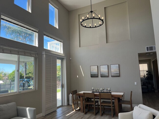 Building Photo - Pool Home - 4 bedroom - Paseo Del Sol
