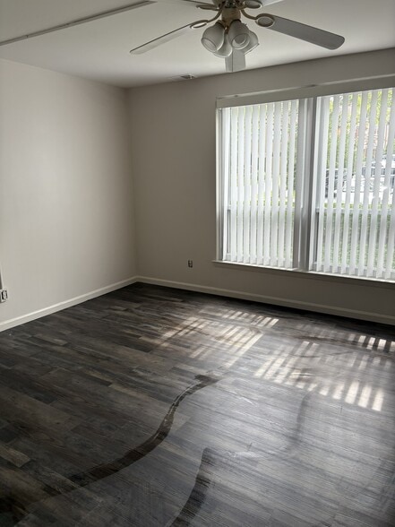 Building Photo - 13E Fairway Rd