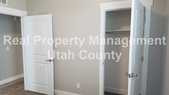 Building Photo - Lease ends March 31, 2025 with option to r...