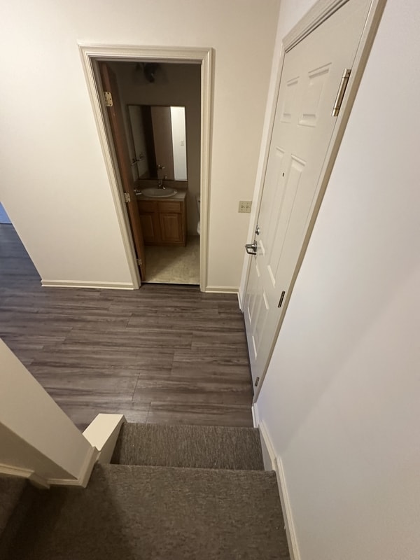 Building Photo - 1007 Hot Point Ave