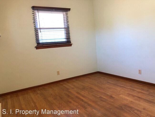 Building Photo - 3 br, 1.5 bath House - 1800 W. Sunset