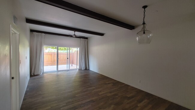 Building Photo - Beautiful Condo in Villa Palo Verde! ***Mo...