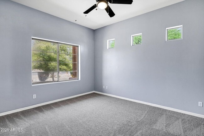 Building Photo - Gilbert 4 Bed & 3 Bath on HUGE LOT - Acre+...