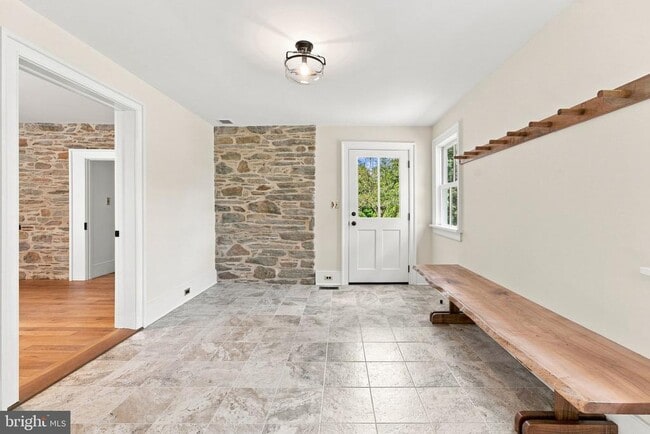 Building Photo - 5519 Hopewell Rd