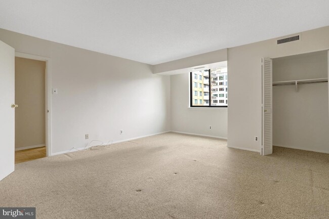 Building Photo - 3800 Fairfax Dr