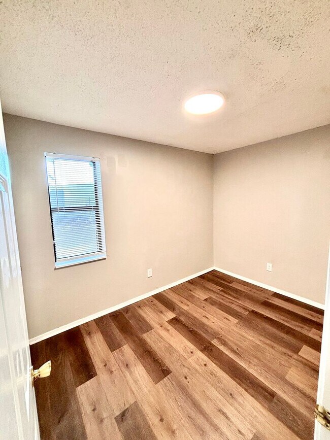 Building Photo - 4721 Samantha Ave