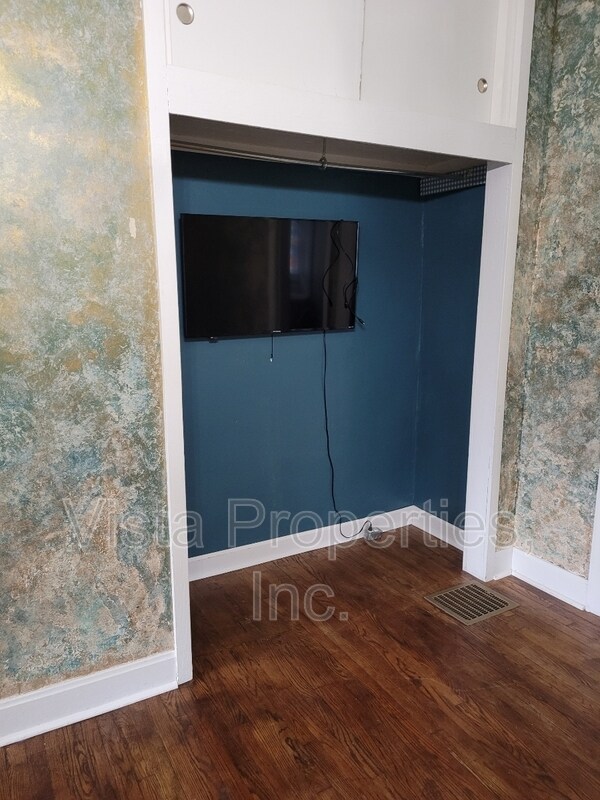 Building Photo - 1121 Elm St