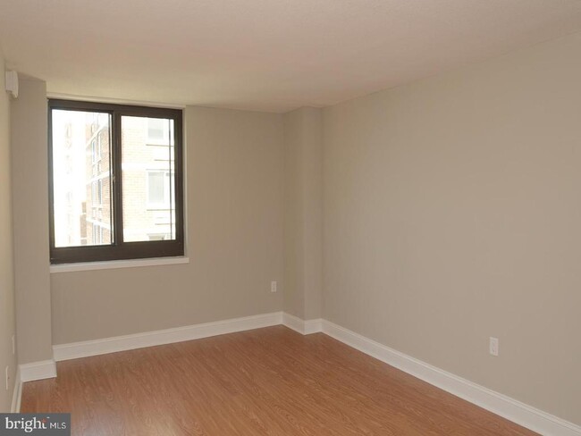 Building Photo - 1420 Locust St