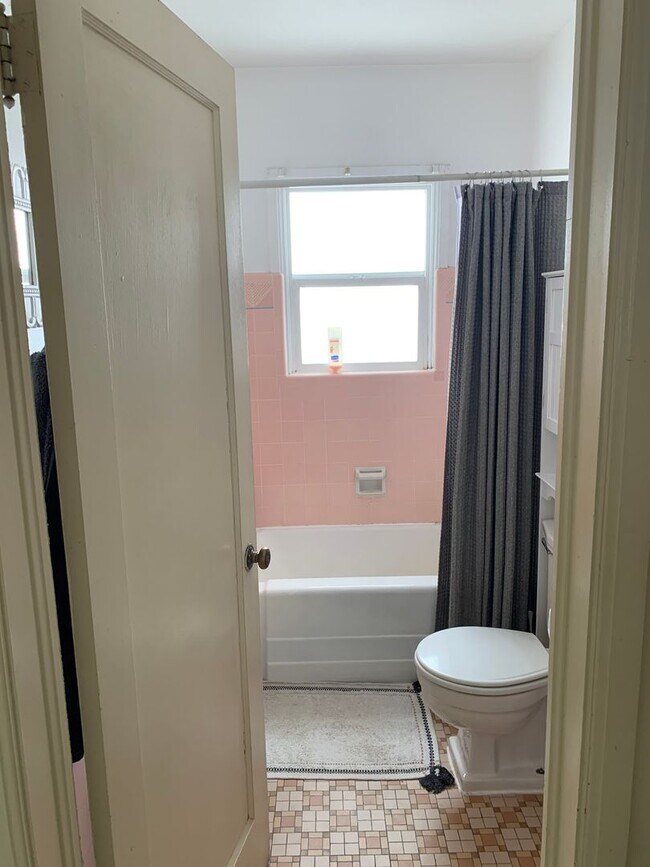 Building Photo - Great 1 bedroom apartment! Close to BYU