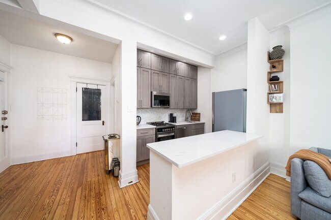 Building Photo - 27 Thorne St