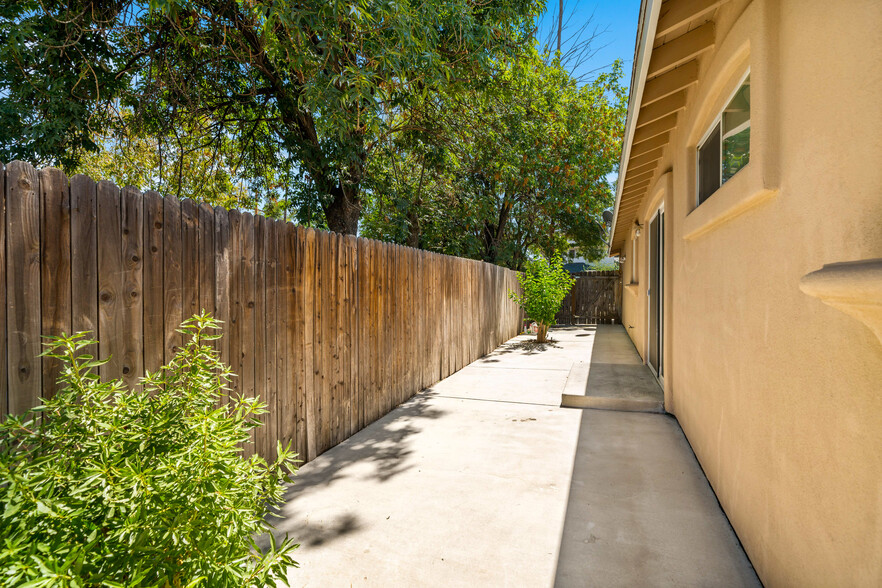 Entrance to Backyard - 3455 Dwight Ave