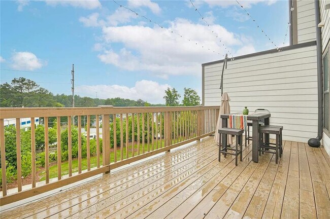 Building Photo - 2048 Holtz Ln