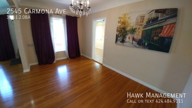 Building Photo - 2545 Carmona Ave