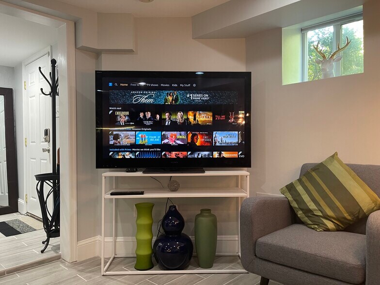 TV. - 166 Bryant St NW