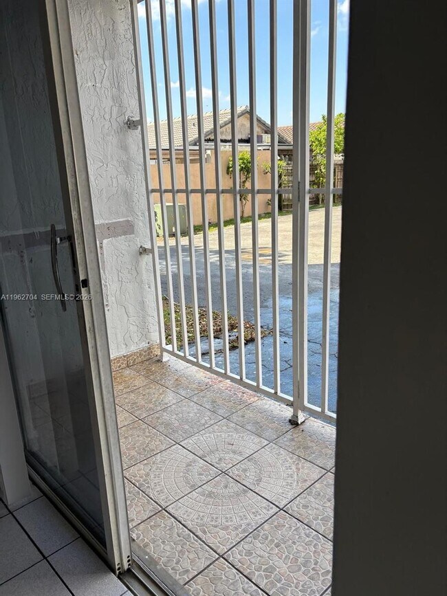 Building Photo - 2710 W 76th St